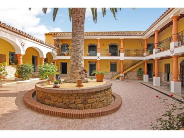 Villa for Sale in Guadiaro, Cadiz 2