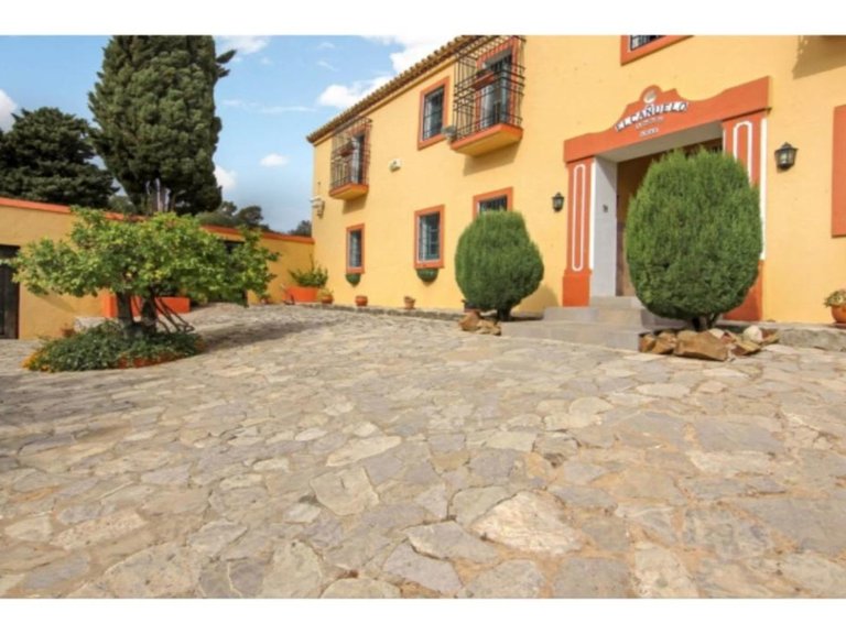 Villa for Sale in Guadiaro, Cadiz 3