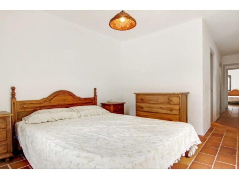 Villa for Sale in Guadiaro, Cadiz 32
