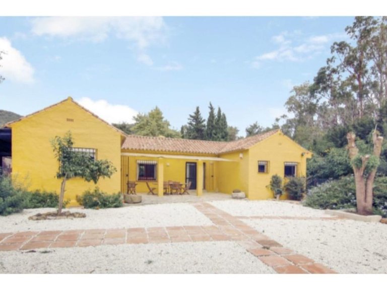 Villa for Sale in Guadiaro, Cadiz 34