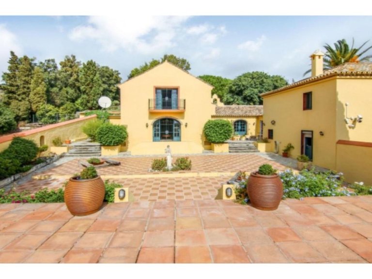 Villa for Sale in Guadiaro, Cadiz 4