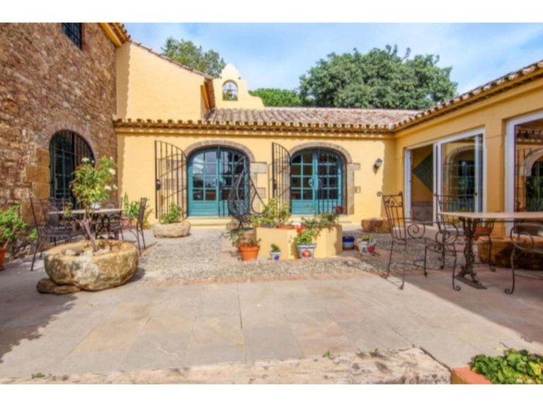 Villa for Sale in Guadiaro, Cadiz 5