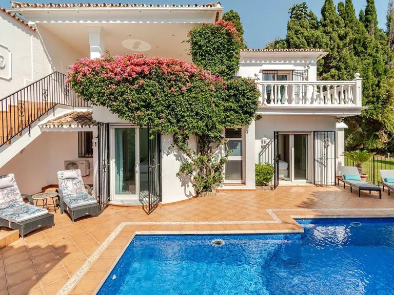 Villa for Sale in Nagüeles, Malaga 1