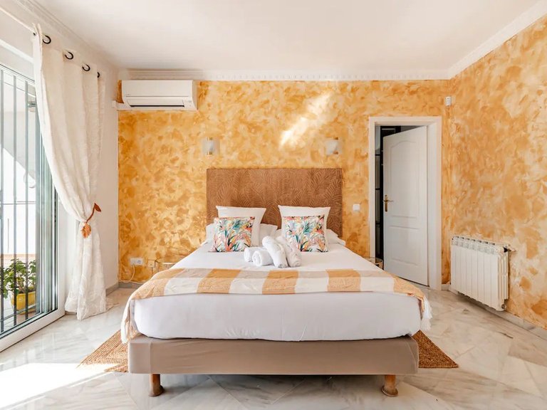 Villa for Sale in Nagüeles, Malaga 15