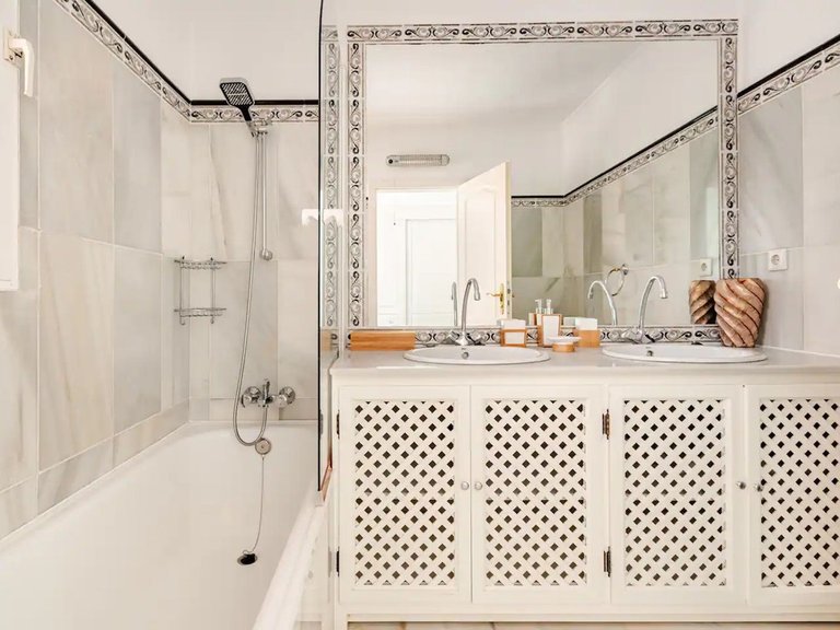 Villa for Sale in Nagüeles, Malaga 16