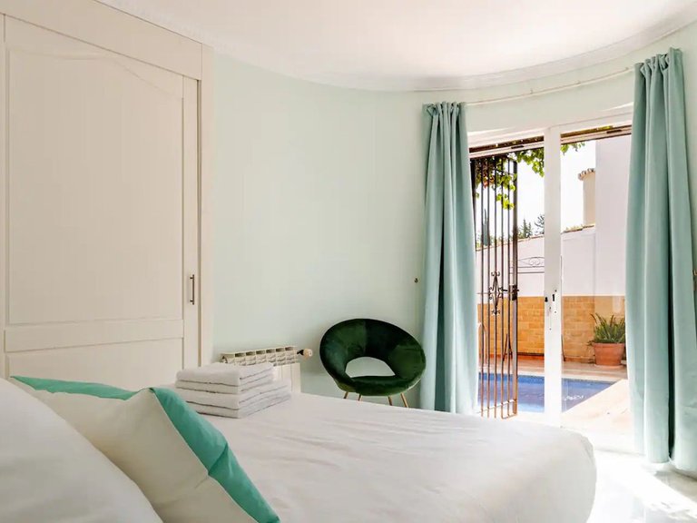 Villa for Sale in Nagüeles, Malaga 17