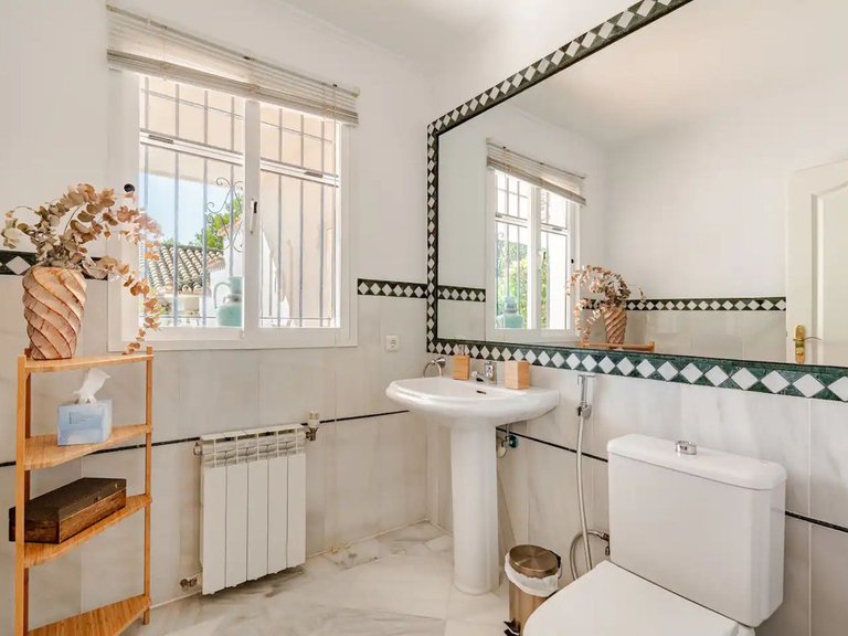 Villa for Sale in Nagüeles, Malaga 19