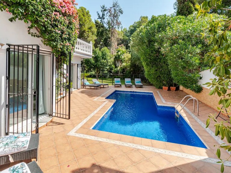 Villa for Sale in Nagüeles, Malaga 29