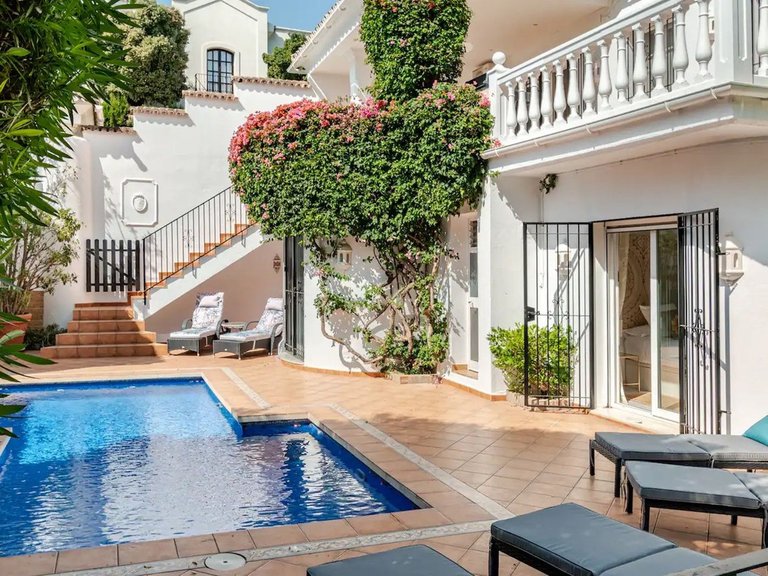 Villa for Sale in Nagüeles, Malaga 3