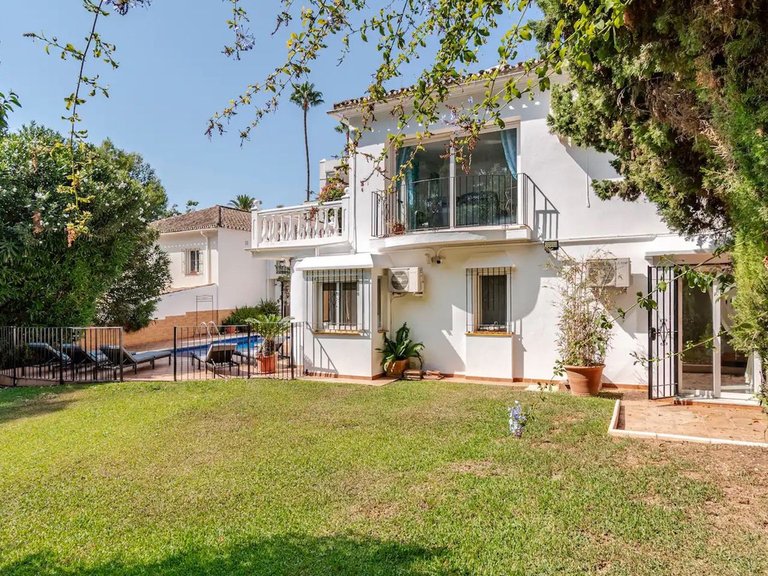 Villa for Sale in Nagüeles, Malaga 31