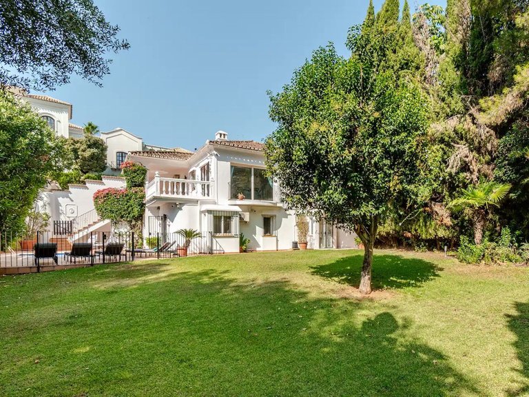 Villa for Sale in Nagüeles, Malaga 4