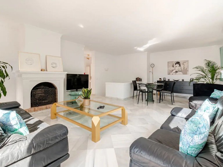 Villa for Sale in Nagüeles, Malaga 5