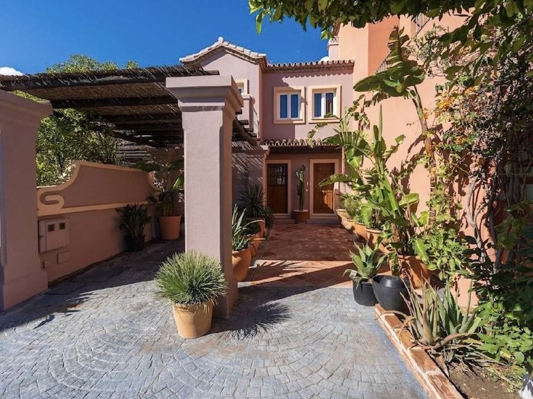 Villa for Sale in Benahavís, Malaga 44