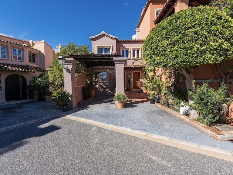 Villa for Sale in Benahavís, Malaga 45