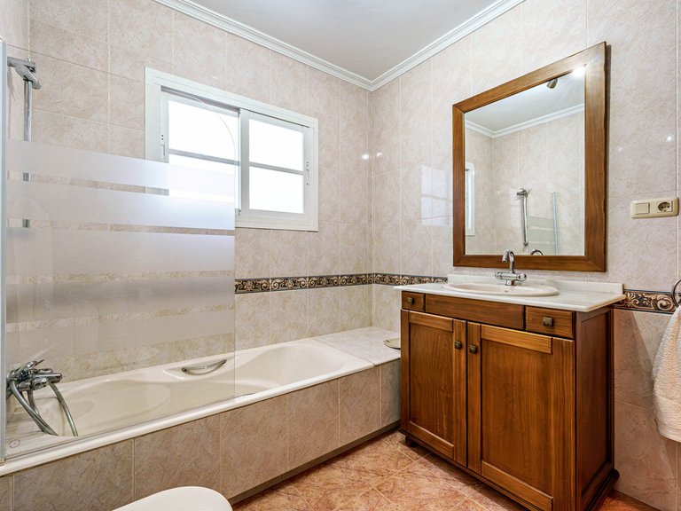 Villa for Sale in Ciudad Jardín, Malaga 24