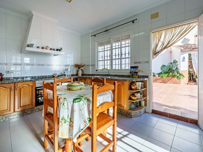 Villa for Sale in Ciudad Jardín, Malaga 4