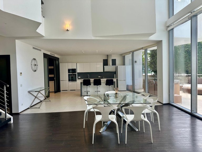 Villa for Sale in The Golden Mile, Malaga 11