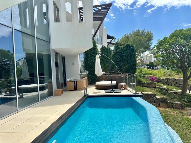 Villa for Sale in The Golden Mile, Malaga 20