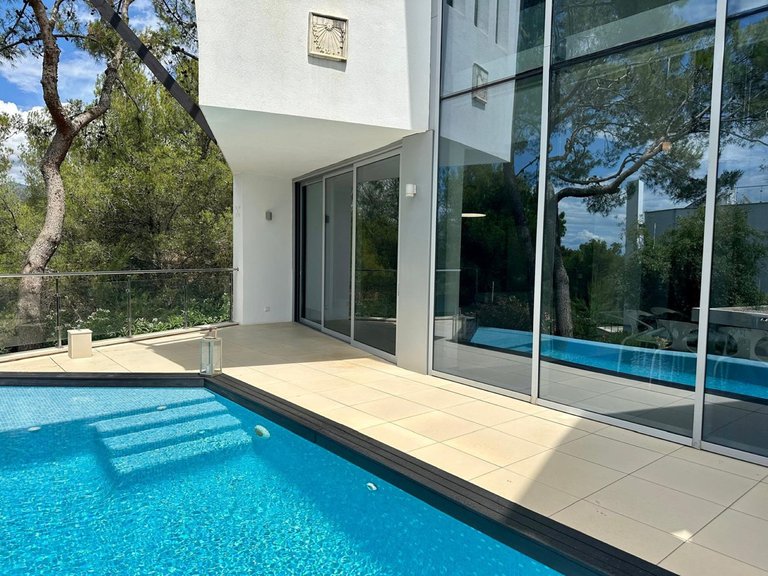 Villa for Sale in The Golden Mile, Malaga 24