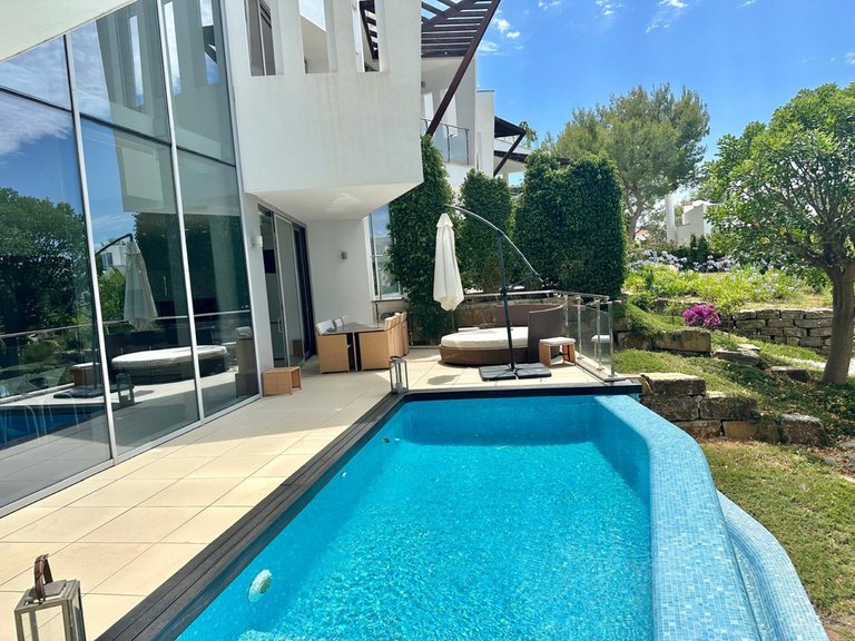 Villa for Sale in The Golden Mile, Malaga 25