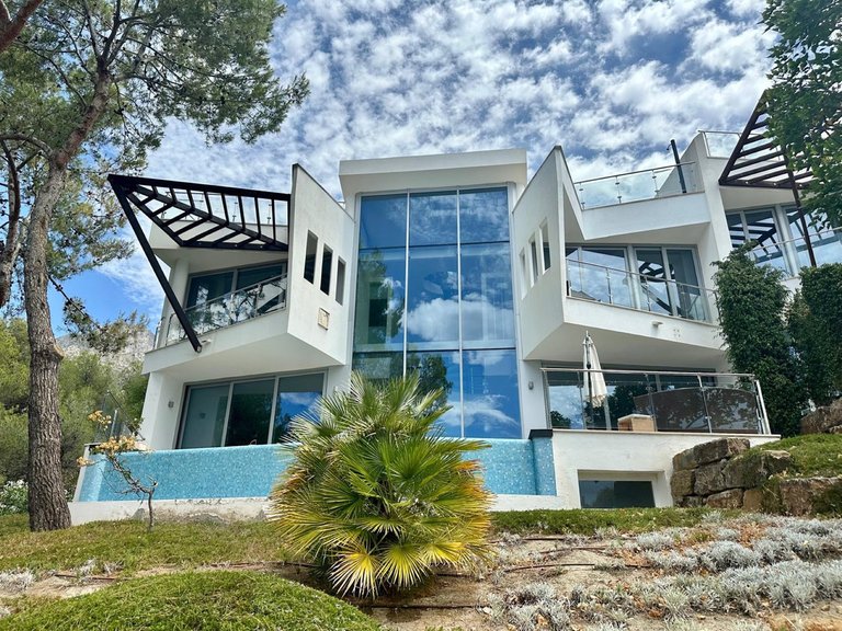 Villa for Sale in The Golden Mile, Malaga 26