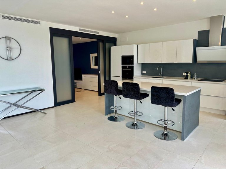 Villa for Sale in The Golden Mile, Malaga 4