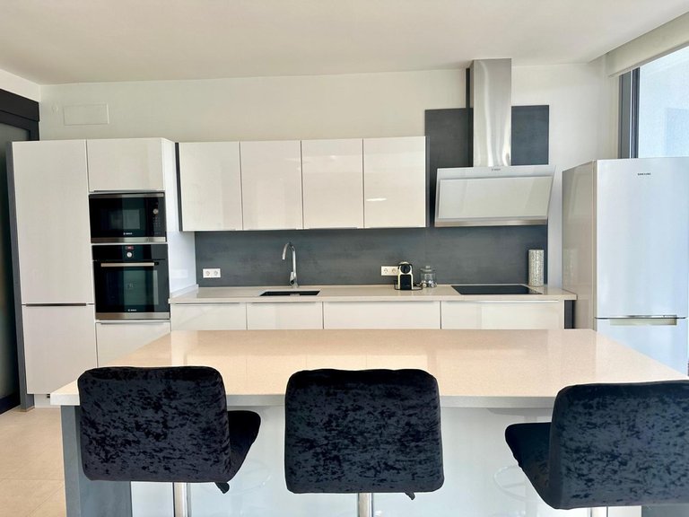 Villa for Sale in The Golden Mile, Malaga 6