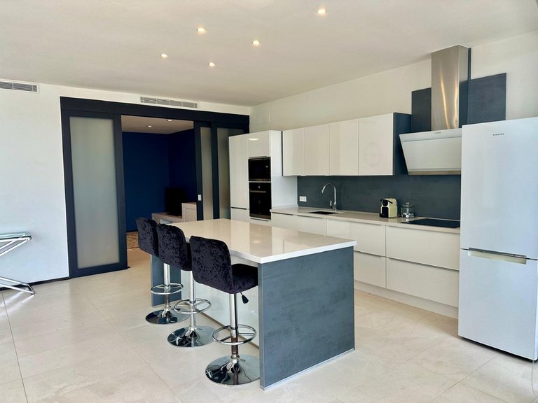 Villa for Sale in The Golden Mile, Malaga 7