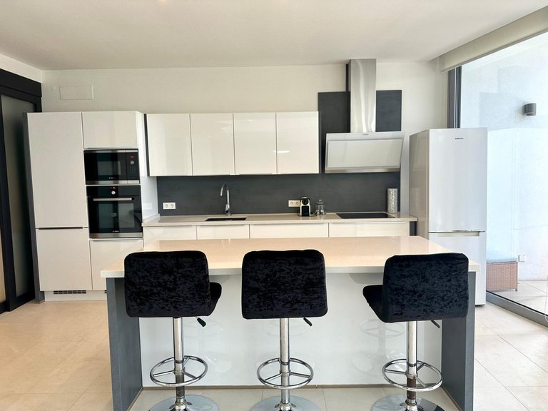 Villa for Sale in The Golden Mile, Malaga 8