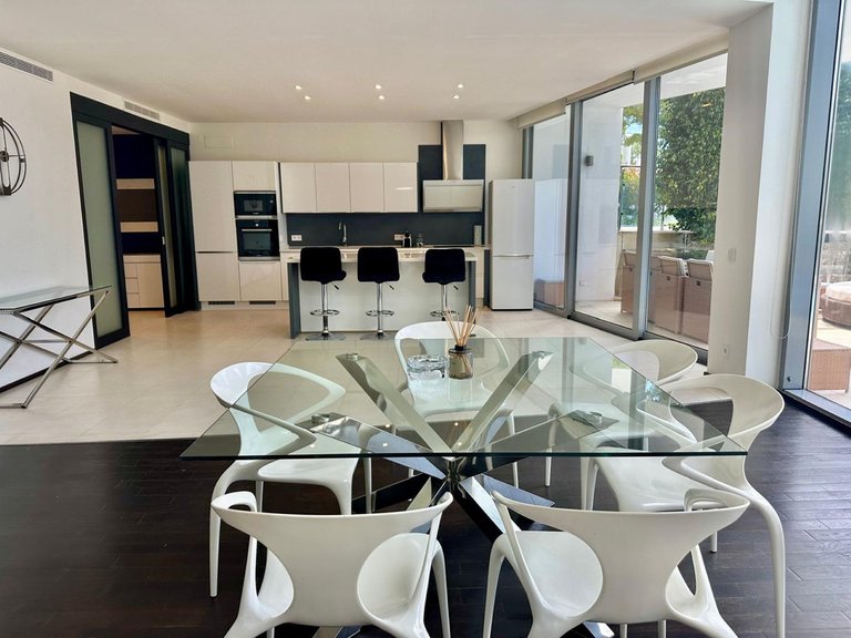 Villa for Sale in The Golden Mile, Malaga 9