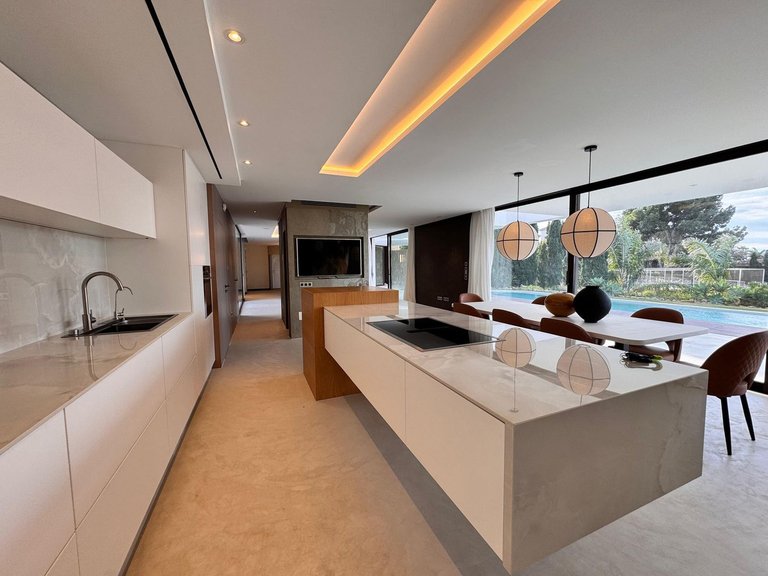 Villa for Sale in Higueron, Malaga 11