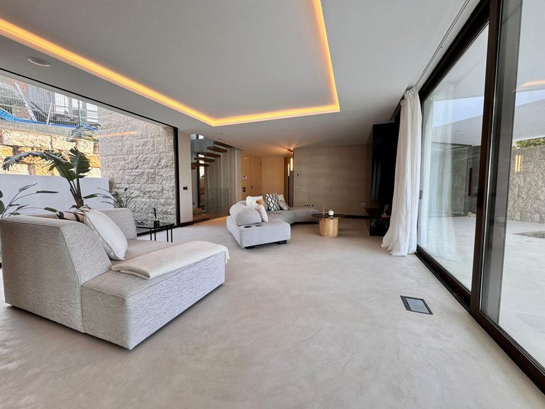 Villa for Sale in Higueron, Malaga 16