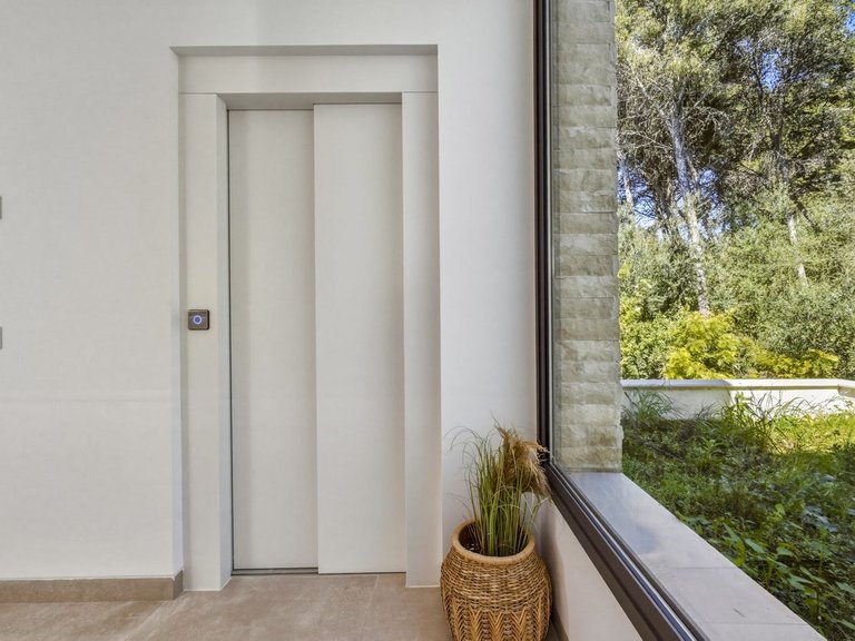Villa for Sale in Marbella, Malaga 32