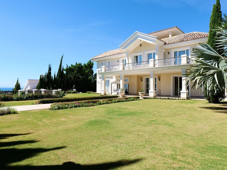 Villa for Sale in El Rosario, Malaga 1