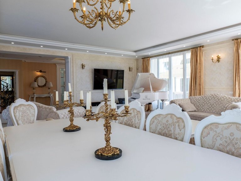 Villa for Sale in El Rosario, Malaga 11