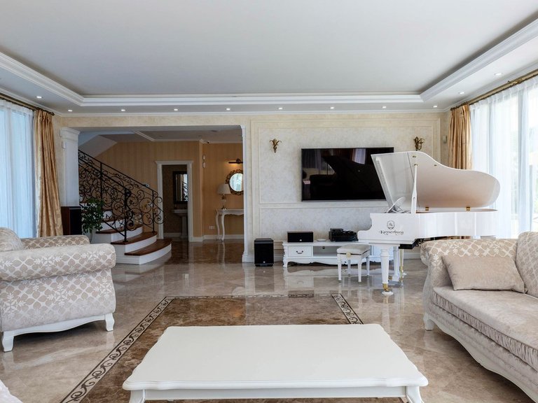 Villa for Sale in El Rosario, Malaga 12