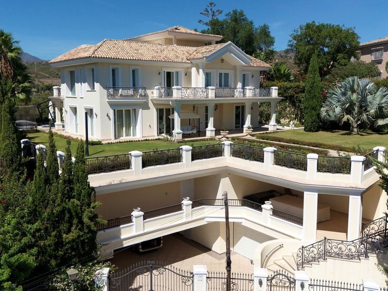 Villa for Sale in El Rosario, Malaga 2