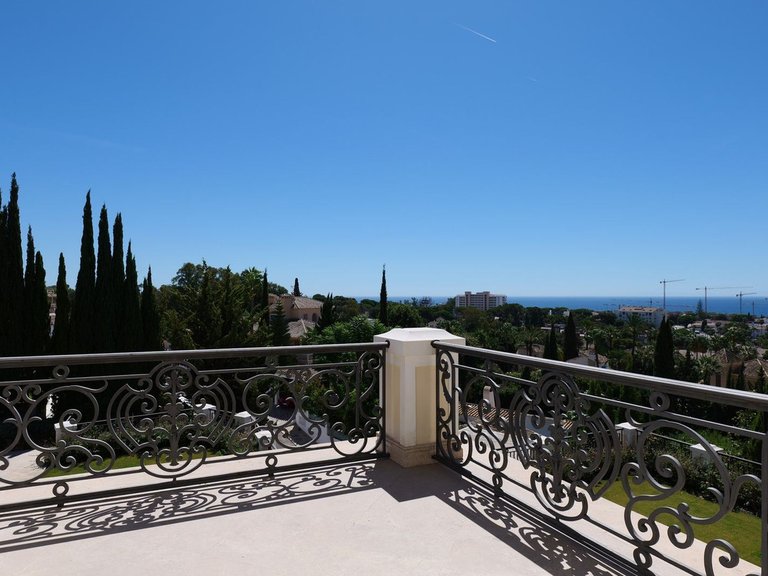 Villa for Sale in El Rosario, Malaga 23