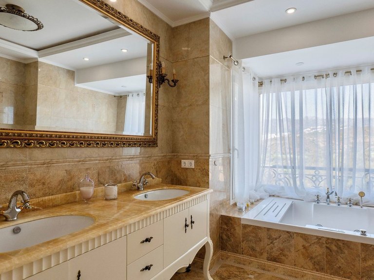 Villa for Sale in El Rosario, Malaga 26