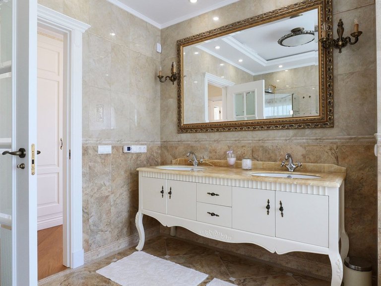 Villa for Sale in El Rosario, Malaga 28