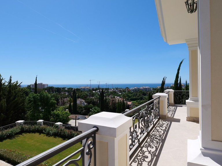 Villa for Sale in El Rosario, Malaga 36
