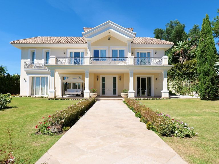 Villa for Sale in El Rosario, Malaga 44