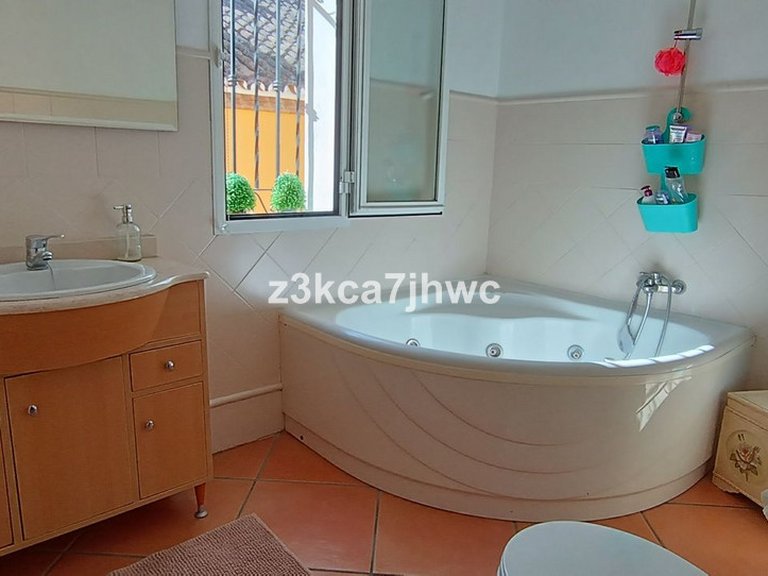 Villa for Sale in Estepona, Malaga 28