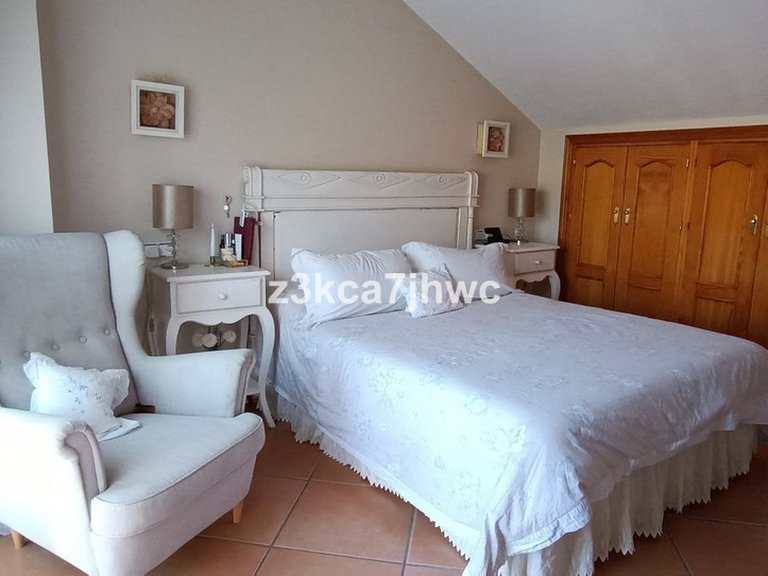 Villa for Sale in Estepona, Malaga 31
