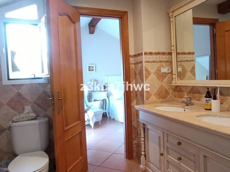 Villa for Sale in Estepona, Malaga 32