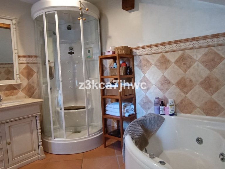 Villa for Sale in Estepona, Malaga 33