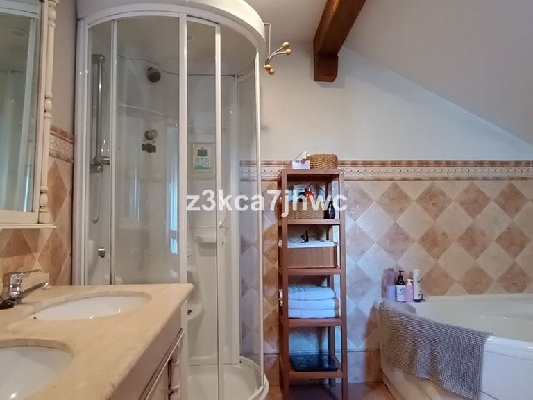 Villa for Sale in Estepona, Malaga 34