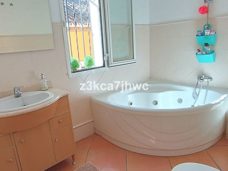 Villa for Sale in Estepona, Malaga 44
