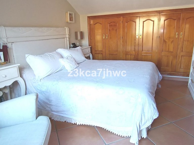 Villa for Sale in Estepona, Malaga 5