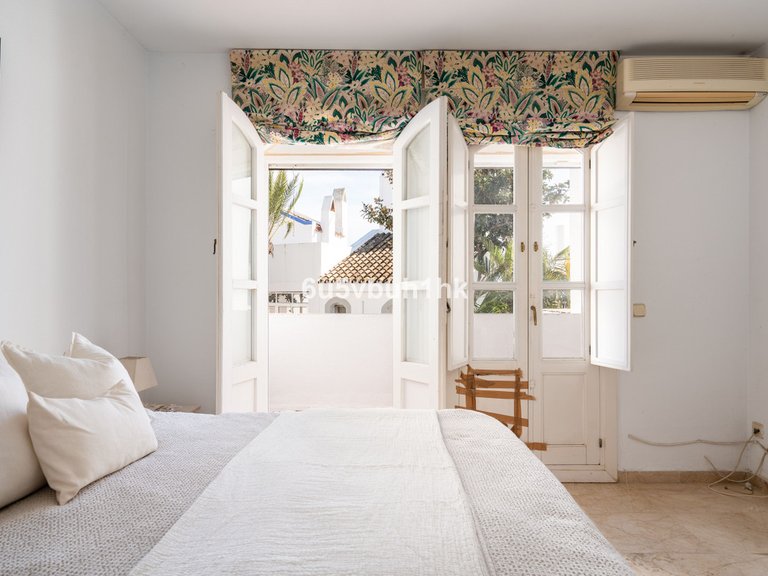 Villa for Sale in Nueva Andalucía, Malaga 12